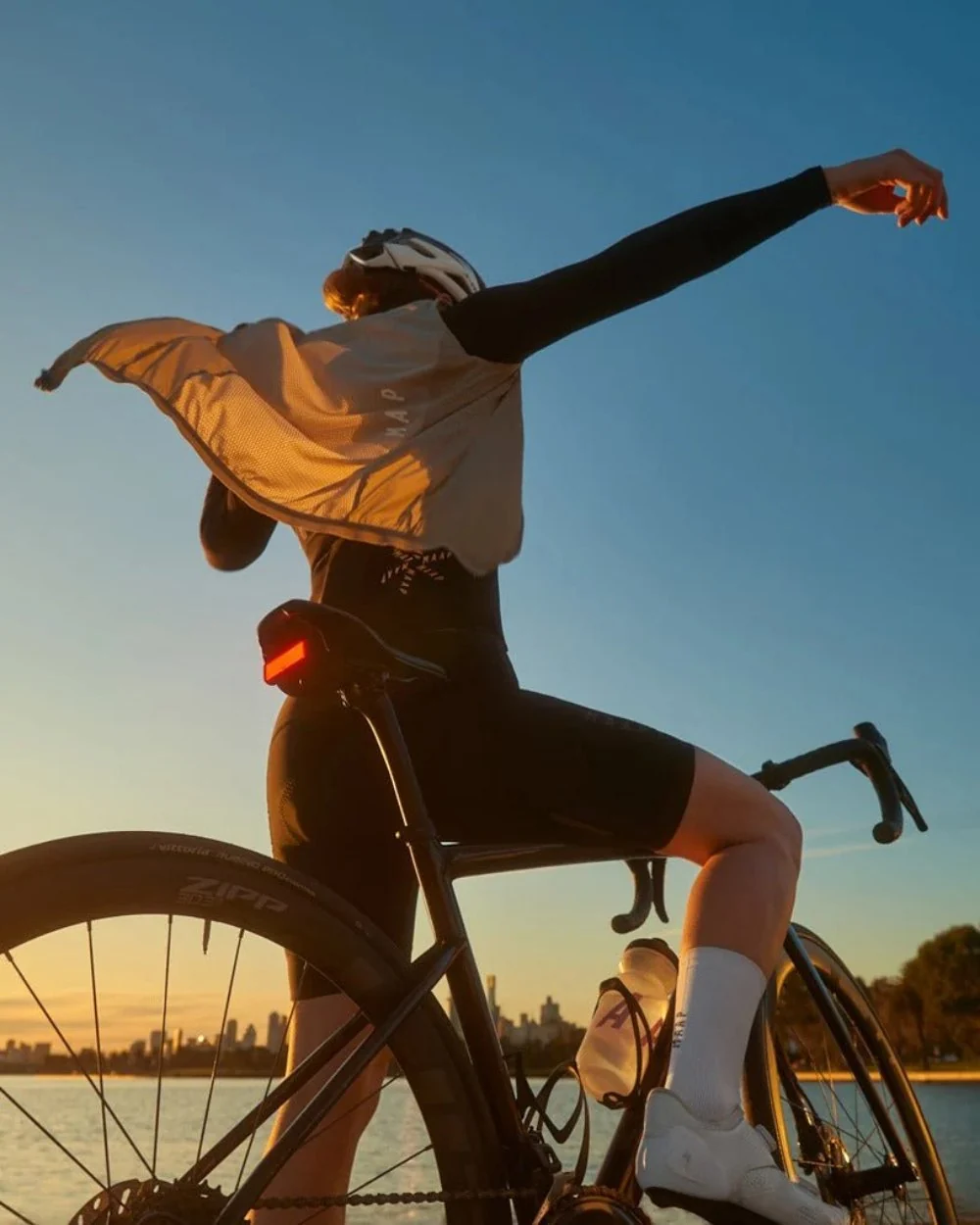Knog Blinder Link Saddle Mount Rear Light - Image 5