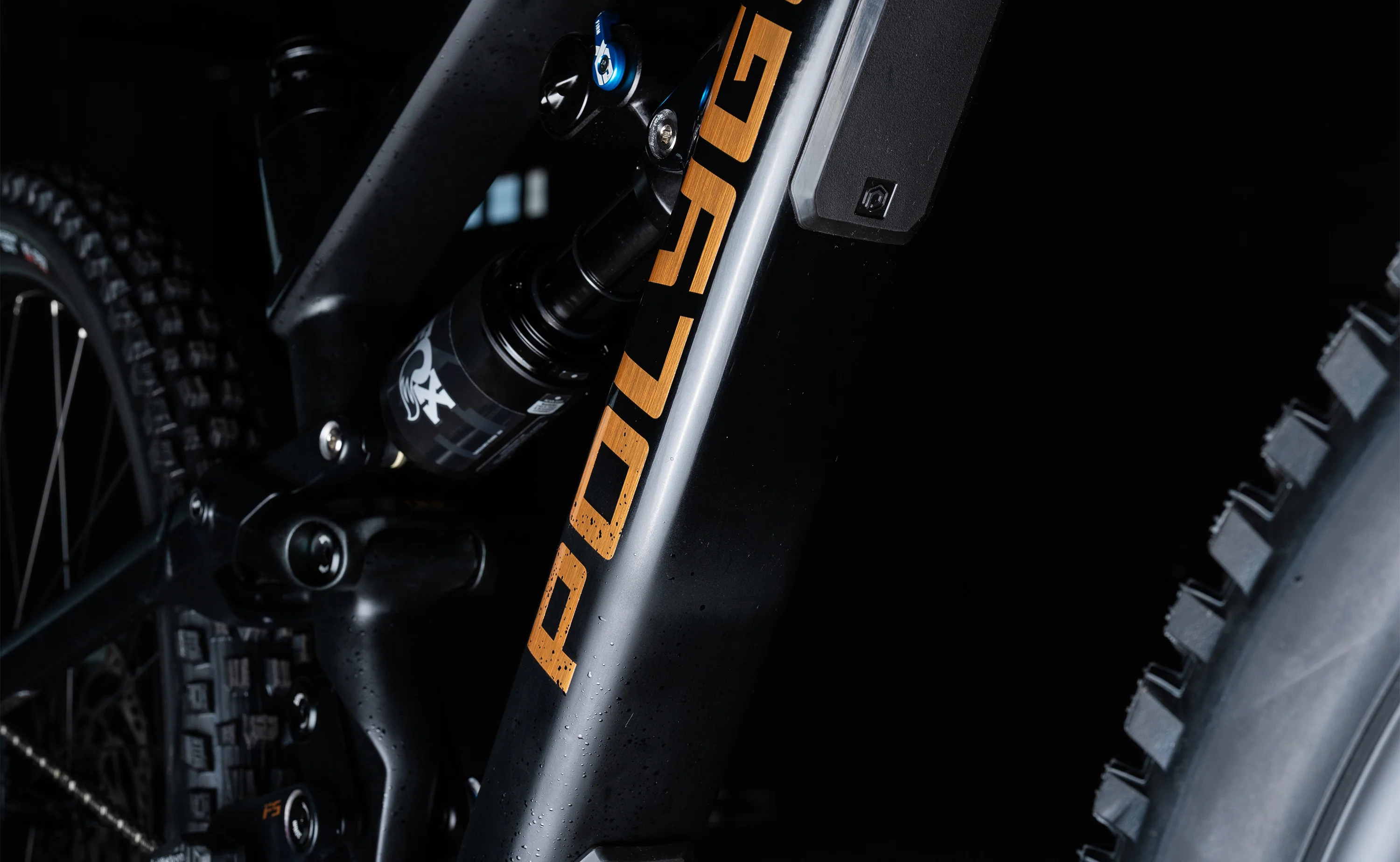 Polygon Collosus N8 Carbon - Enduro Mountain Bike - Image 13