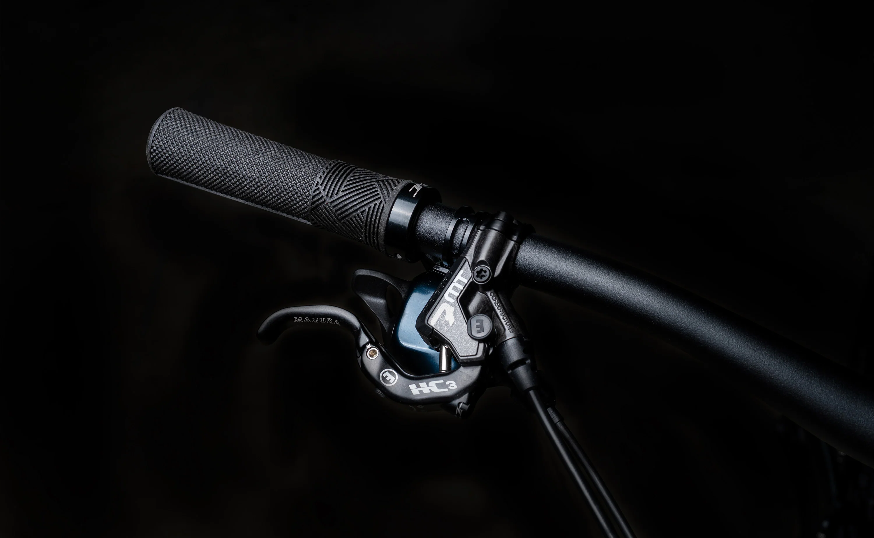 Polygon Collosus N8 Carbon - Enduro Mountain Bike - Image 18