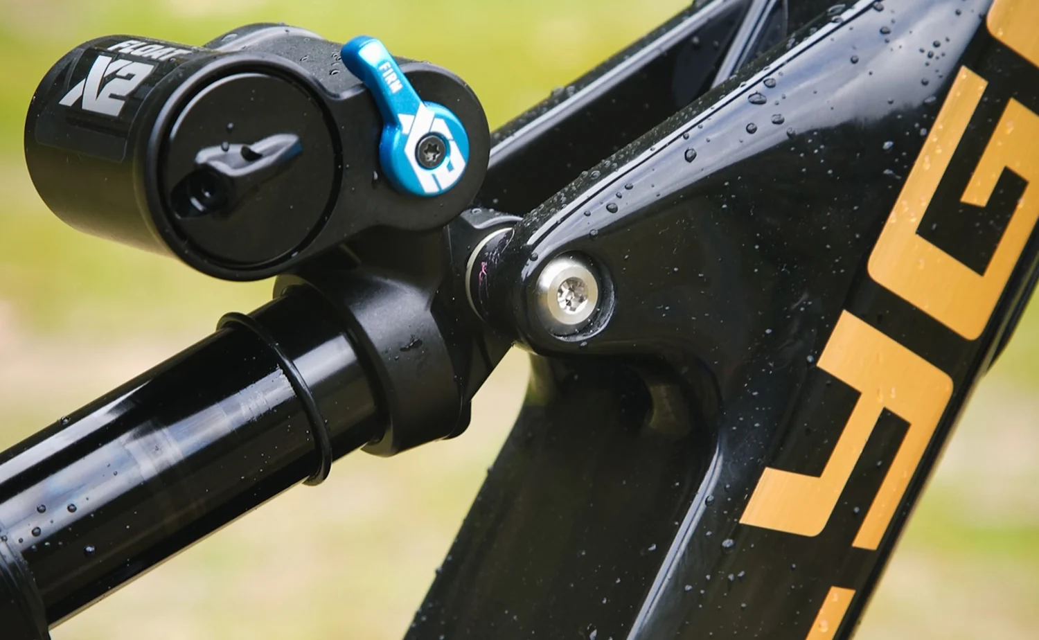 Polygon Collosus N8 Carbon - Enduro Mountain Bike - Image 7