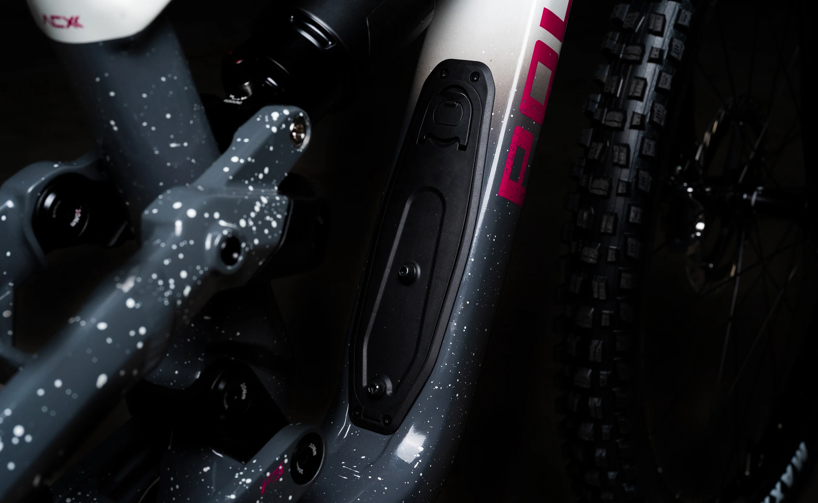 Polygon Collosus N9 Carbon - Enduro Mountain Bike - Image 17