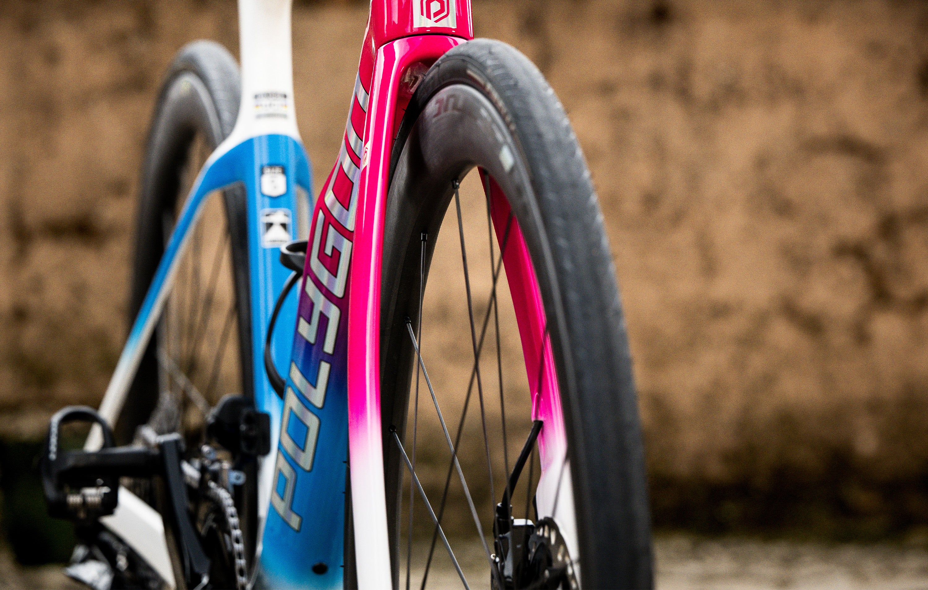 Polygon Helios A9 - Dura Ace Di2 Carbon Road Bike - Image 9