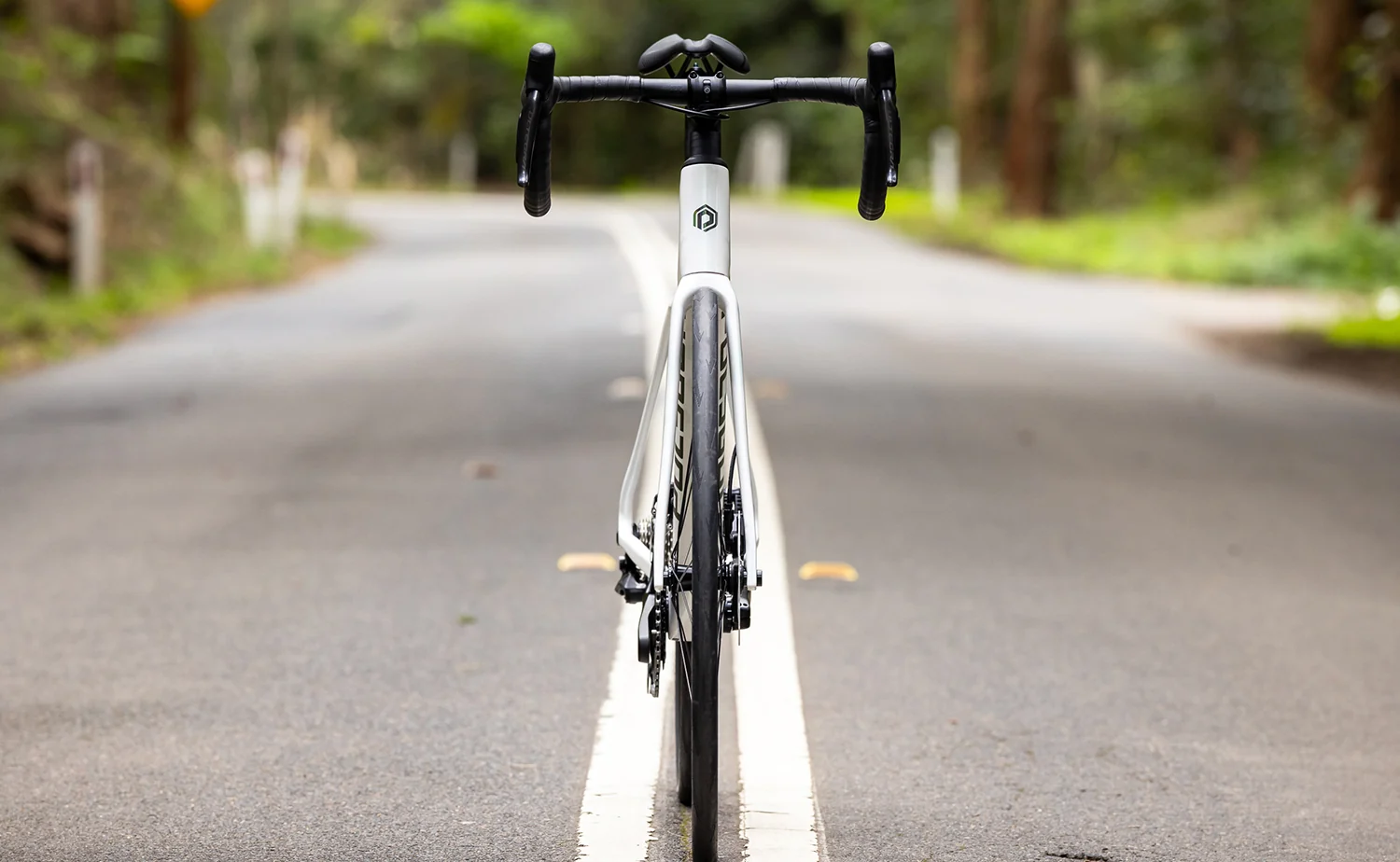 Polygon Strattos 8 - Ultegra Di2 Carbon Endurance Bike - Image 4