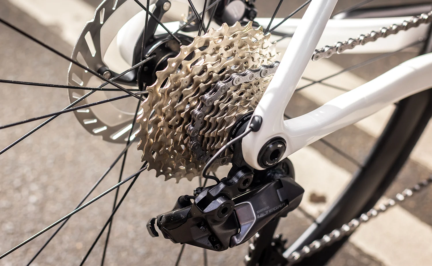 Polygon Strattos 8 - Ultegra Di2 Carbon Endurance Bike - Image 8