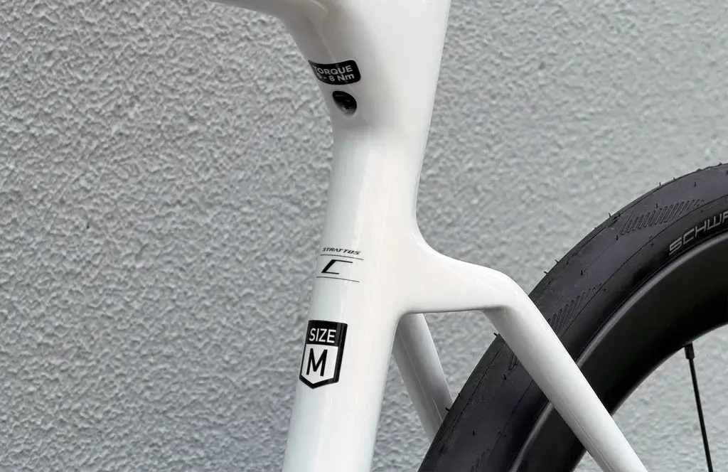 Polygon Strattos C8 - Ultegra Di2 Carbon Endurance Bike - Image 8