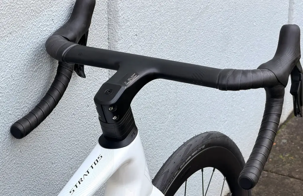 Polygon Strattos C8 - Ultegra Di2 Carbon Endurance Bike - Image 9