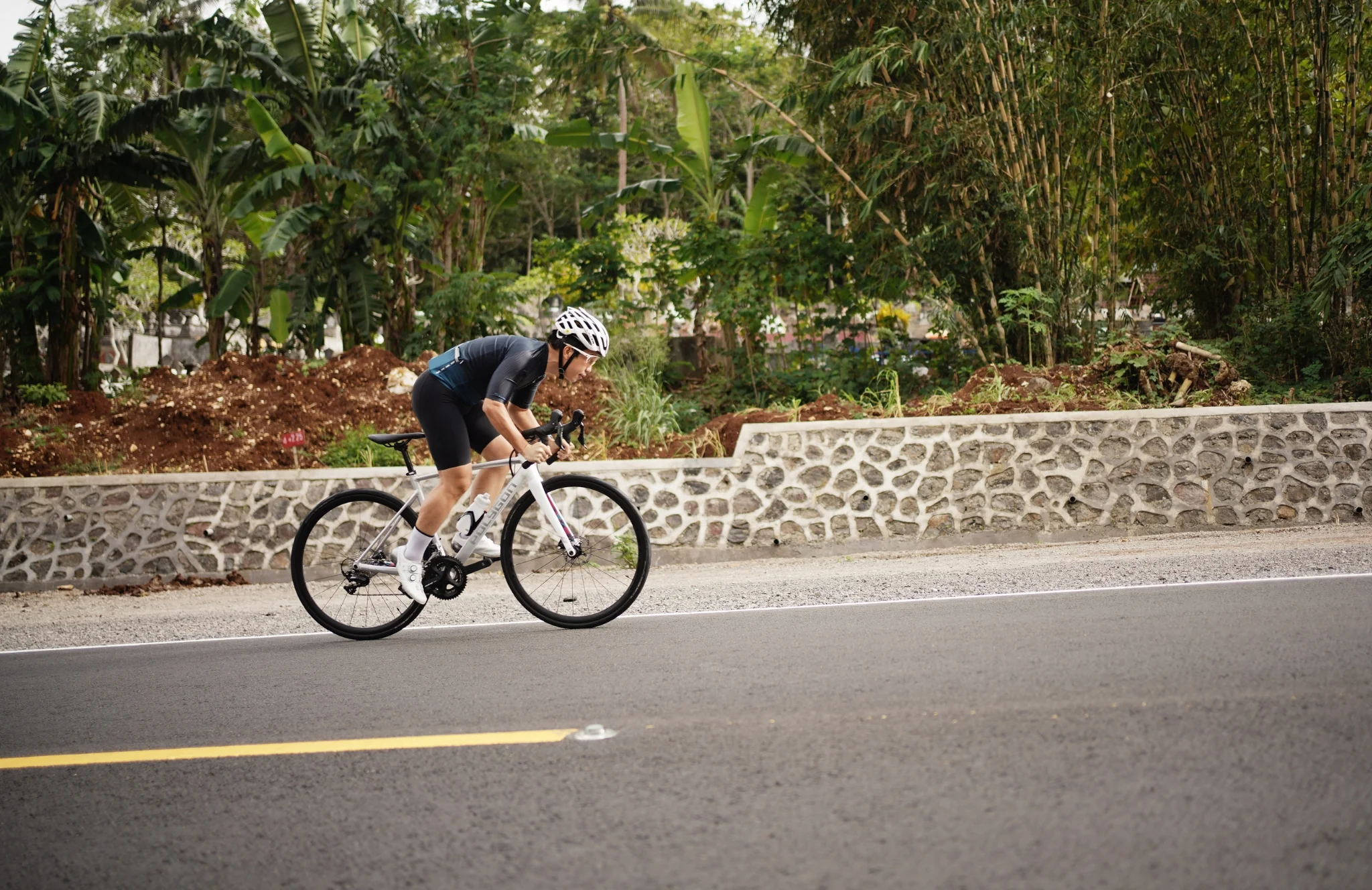 Polygon Strattos S5 Disc - 105 Alloy Road Bike - Image 4