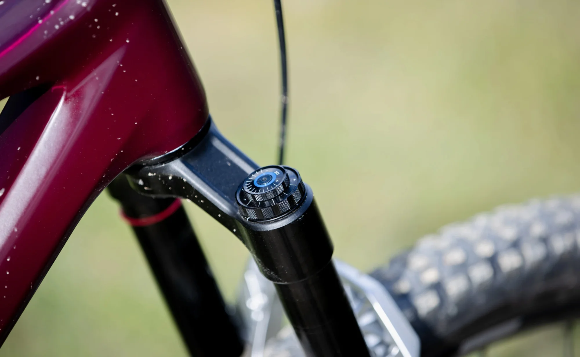 Superior XF 9.7 DC - Lightweight Carbon Trail Bike - Image 4
