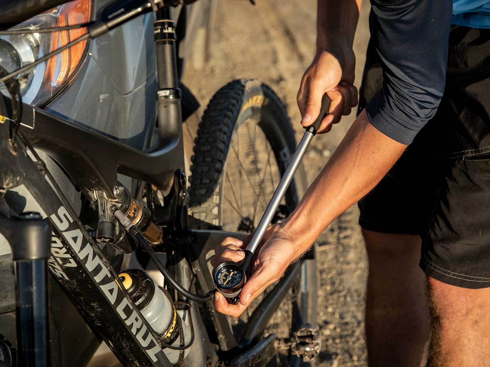Topeak Pocket Shock DXG XL - Bicycle Shock Pump - Image 3