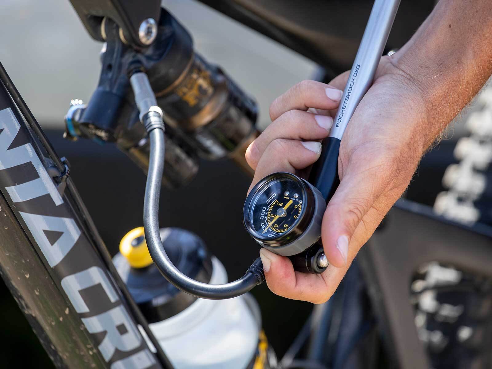 Topeak Pocket Shock DXG XL - Bicycle Shock Pump - Image 4